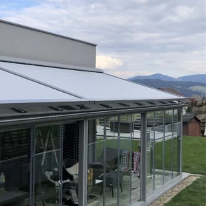 Exteriérové tienenie zimnej záhrady systémom Veranda HRV80-ZIP.